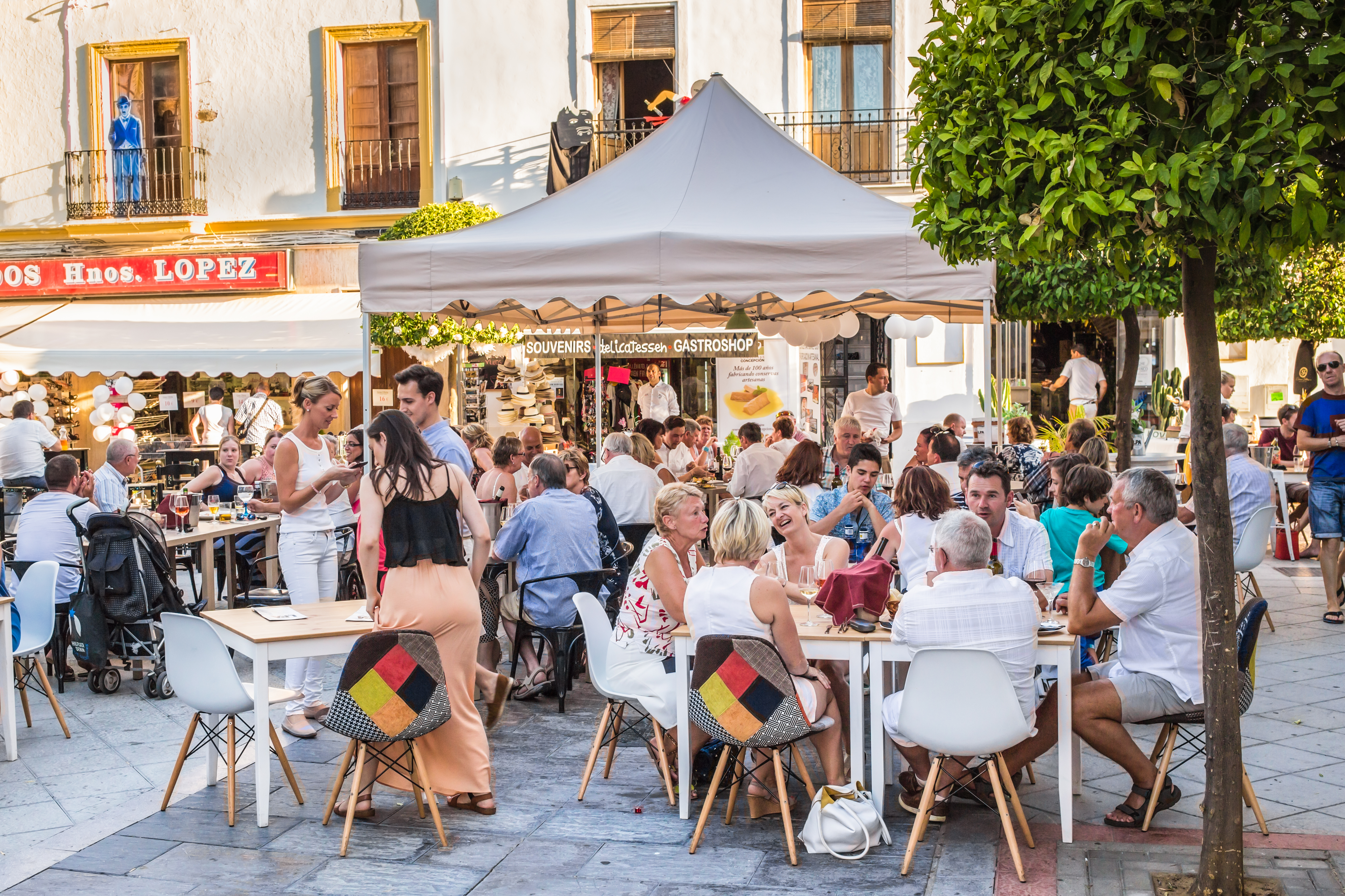 Ayamonte,,Spain,-,July,3,2015,Tourists,And,Locals,Enjoy