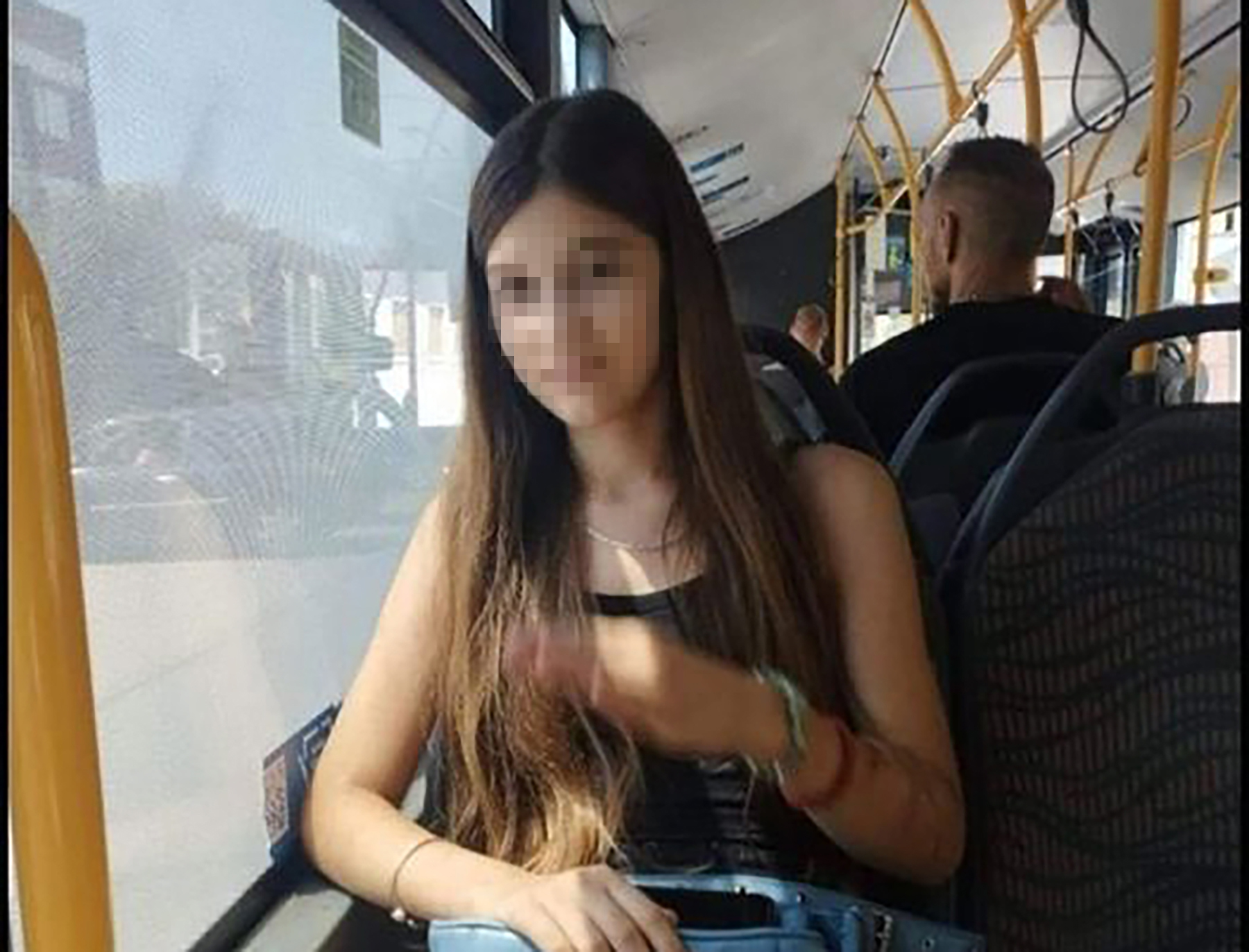 BLUROVANA KADA JE PRONADJU, Devojčica iz Futoga nestala u Novom Sadu: Juče izašla iz škole i od tad joj se gubi svaki trag, Učenica prvog razreda srednje škole "Svetozar Miletić" u Novom Sadu nestala je juče nakon što je otišla iz ove ustanove.