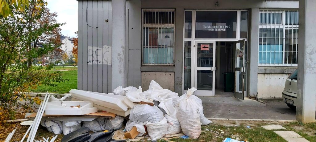 Beograd 15. novembar 2022. Dom zdravlja Novi Beograd, fasada doma zdravlja kao horor film Foto:Ana Marković/Nova.rs