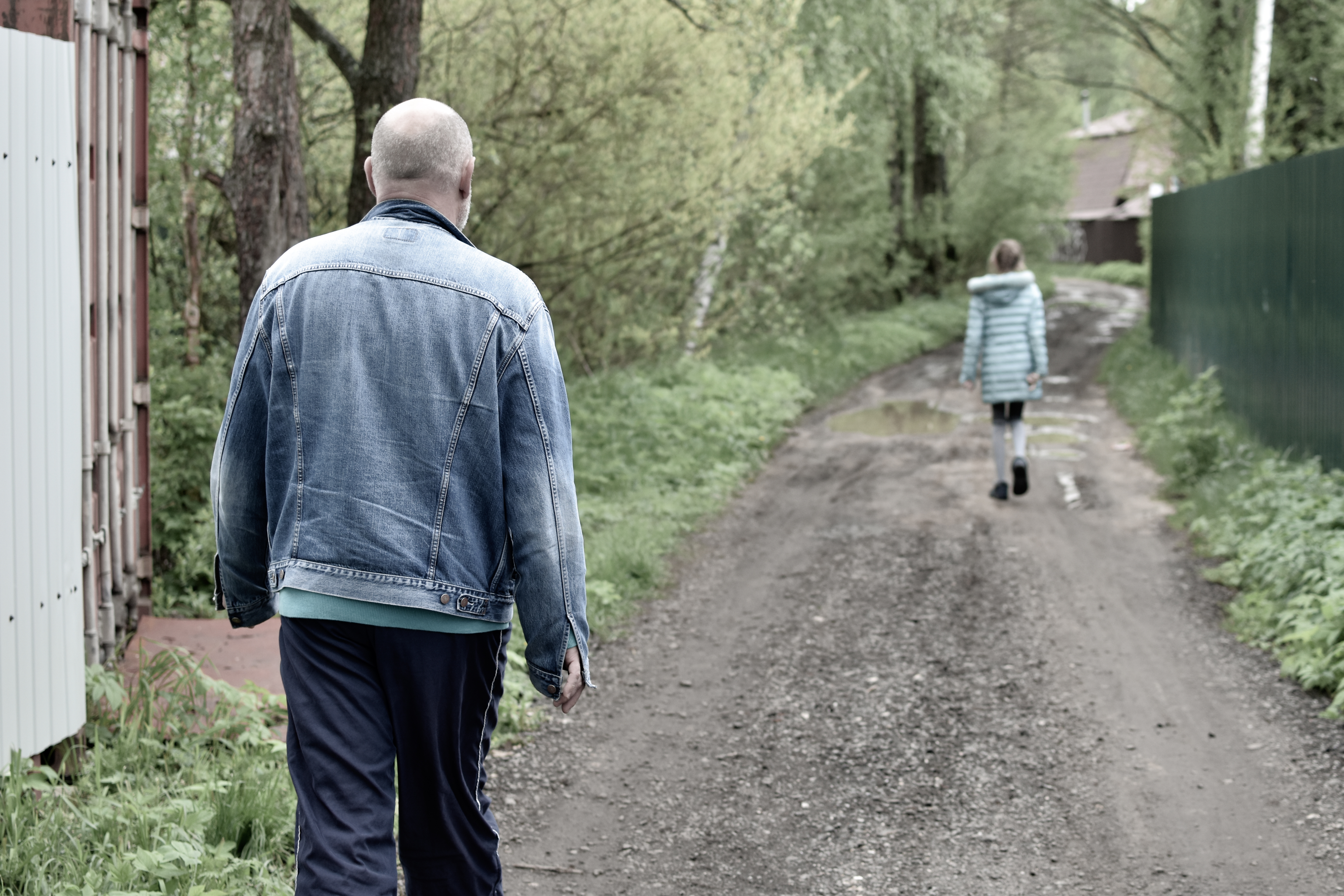 A,Suspicious,Man,Is,Following,The,Crime,Girl,In,The