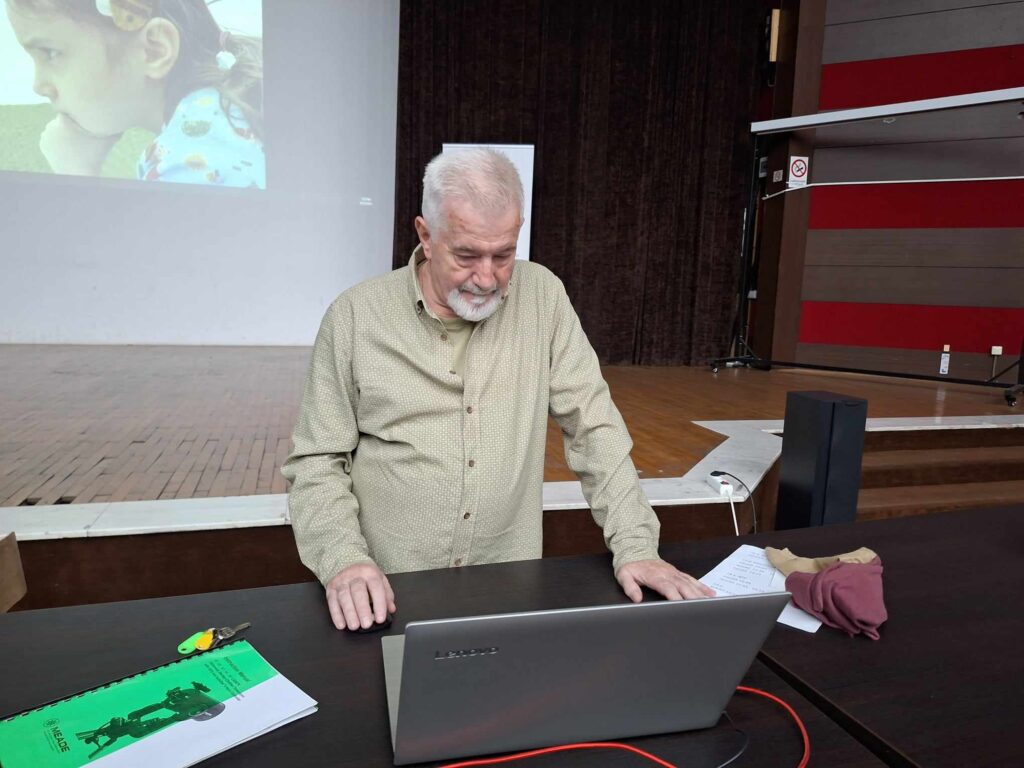 Niš. Dragan Gajić, profesor. Predavanje o Zemlji i Mesecu Foto: Miljana Isailović/Nova.rs