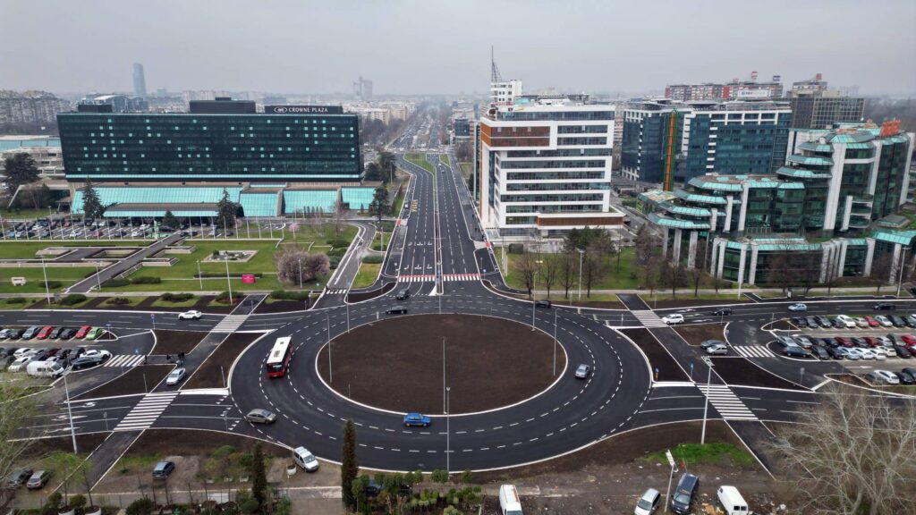 Beograd, 6.03.2024. - Predsednik Privremenog organa Grada Beograd obisao je danas zavrsenu deonicu na produzetku Bulevara Zorana Djindjica i njeno spajanje sa kruznim tokom u Ulici Vladimira Popovica na Novom Beogradu.  (BETAPHOTO/BEOINFO)