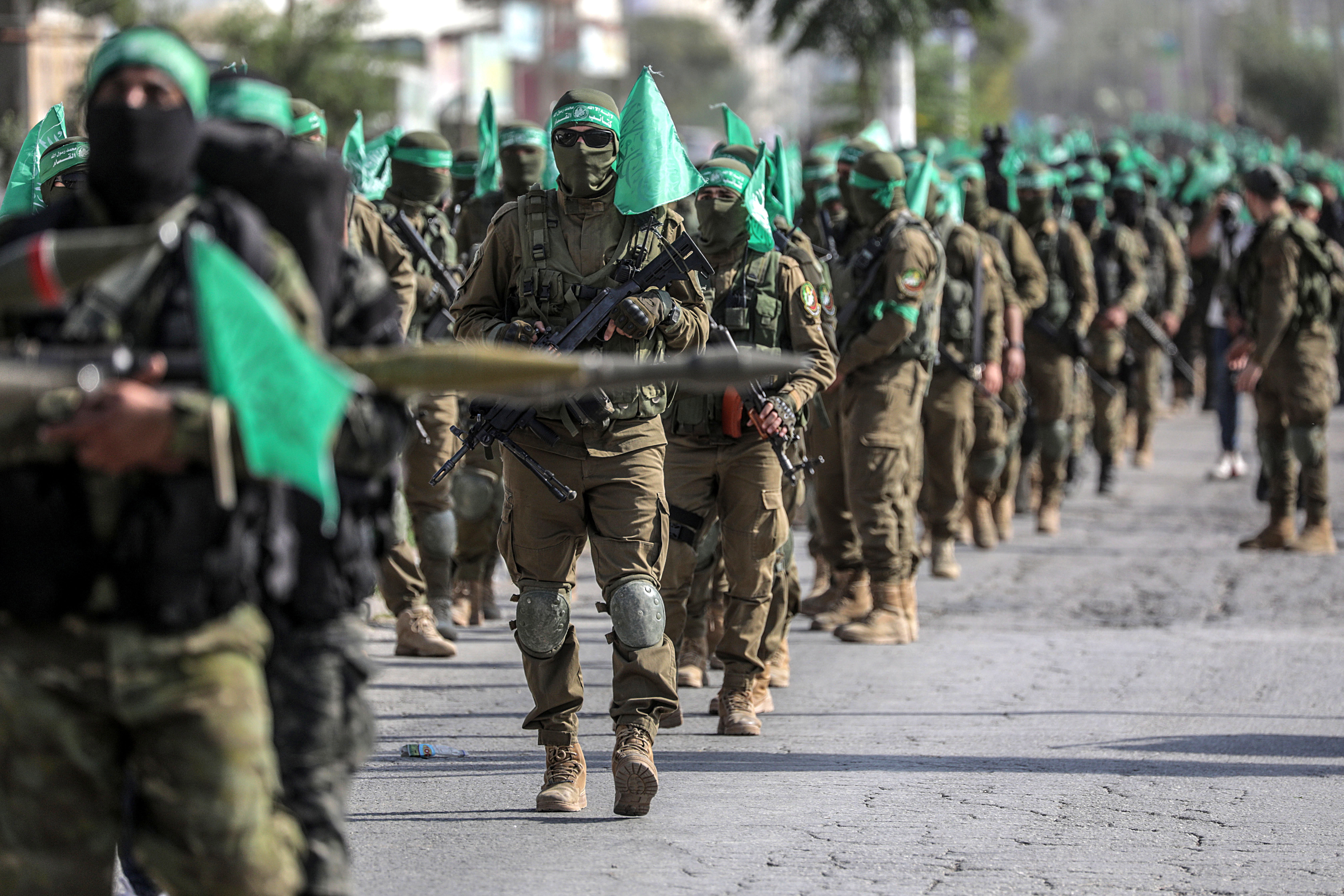 epa07988982 Fighters of Ezz al-Din al-Qassam brigades, the military wing of Hamas movement march during a military parade in the east Khan Younis town, southern Gaza Strip, 11 November 2019.  EPA-EFE/MOHAMMED SABER