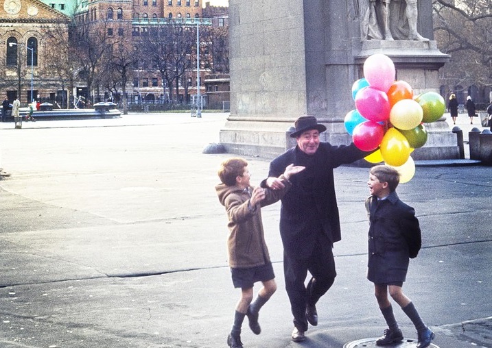 Man and Two Boys with bunch of Balloons, Washington Square, Greenwich Village, New York City, New York, USA, Toni Frissell Collection, September 1966