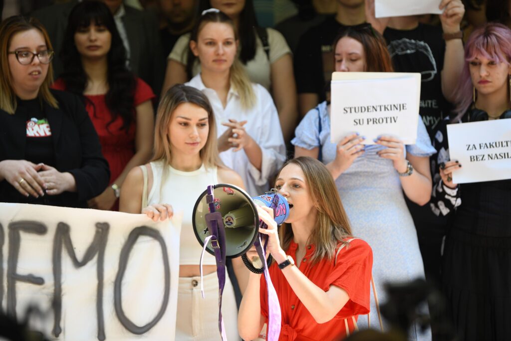 Beograd, 07.06.2024. FPN; Fakultet političkih nauka, Protest protiv izbora za dekana Slaviše Orlovića, Slaviša Orlović, seksualni nasilnik Foto: Filip Krainčanić/nova.rs