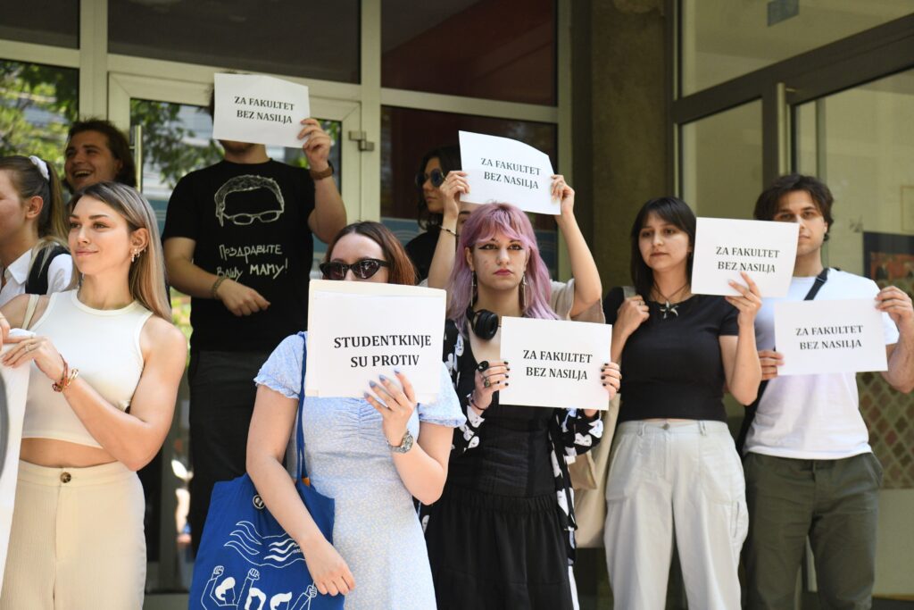 Beograd, 07.06.2024. FPN; Fakultet političkih nauka, Protest protiv izbora za dekana Slaviše Orlovića, Slaviša Orlović, seksualni nasilnik Foto: Filip Krainčanić/nova.rs