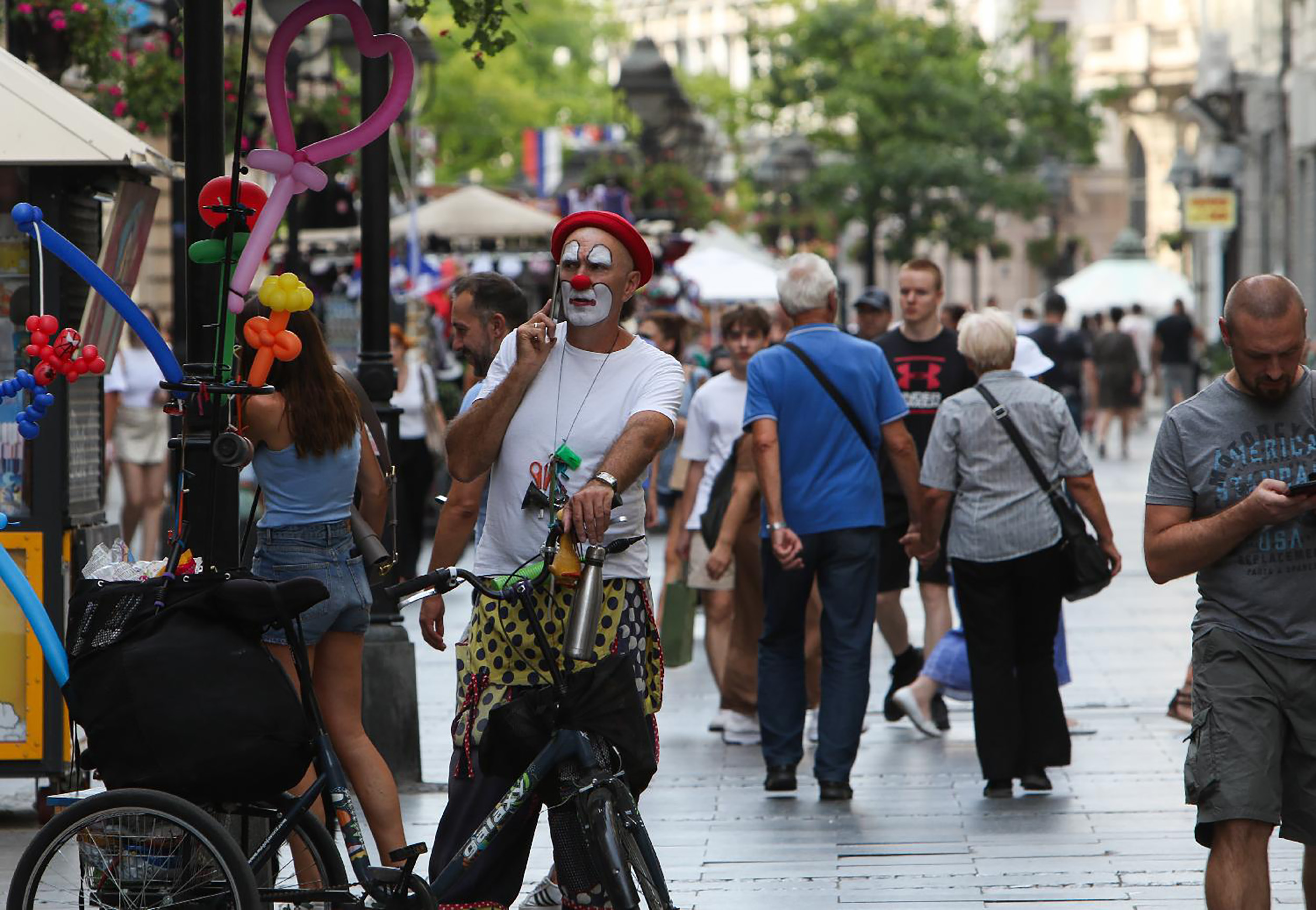 Mesto: Beograd
Datum: Sun Aug 18 17:35:05 CEST 2024
Dogadjaj: DRUŠTVO - atmosfera u Beogradu na popodnevnoj vrućini
Fotoreporter: Milica Vučković
Ličnosti:  
Izvor: FoNet