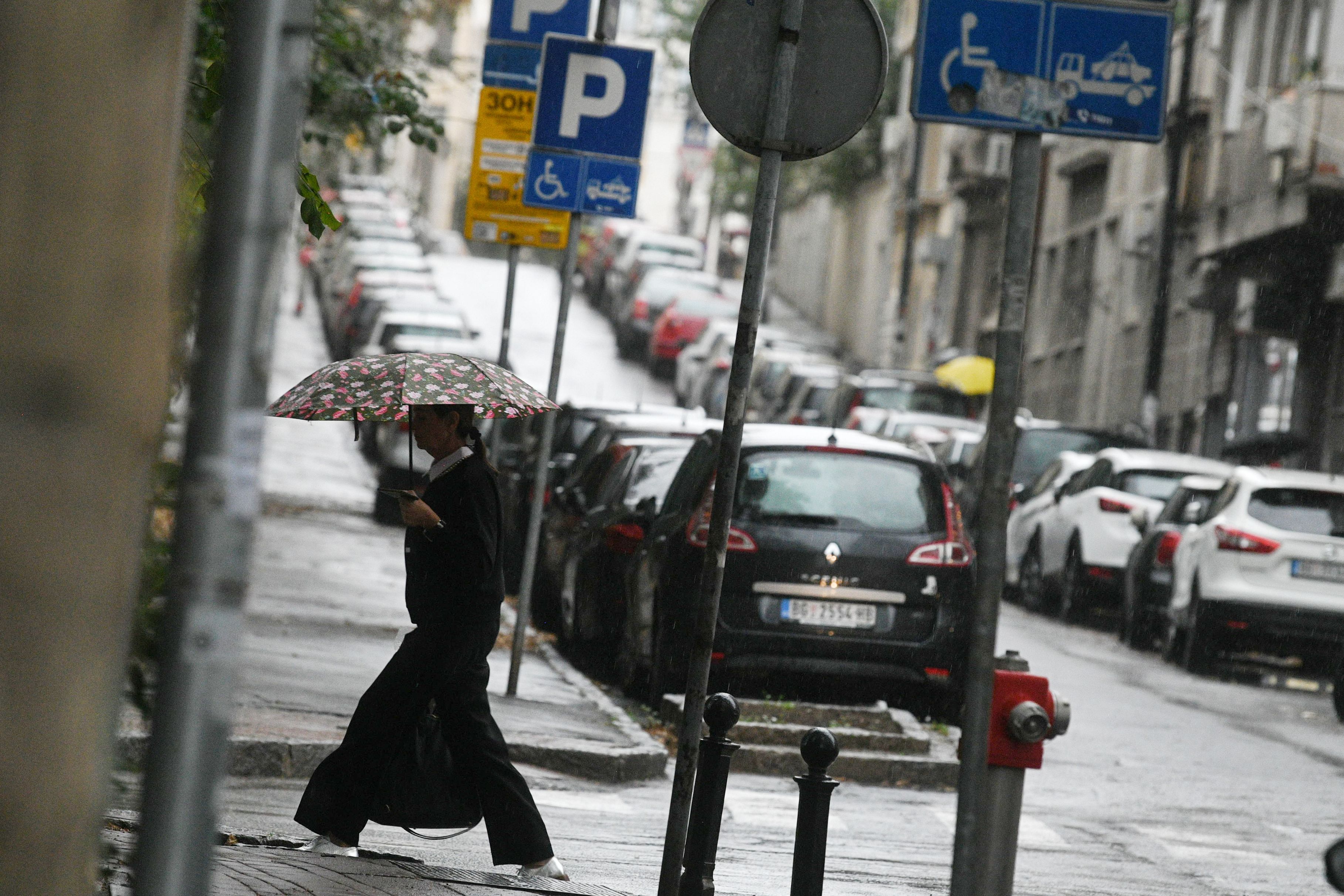 Beograd 03.11.2023. Kiša, jesen, pljusak, vremenska prognoza, kišobran, kišobrani,  ilustracija, fičer, pokrivalica Foto: Filip Krainčanić/Nova.rs