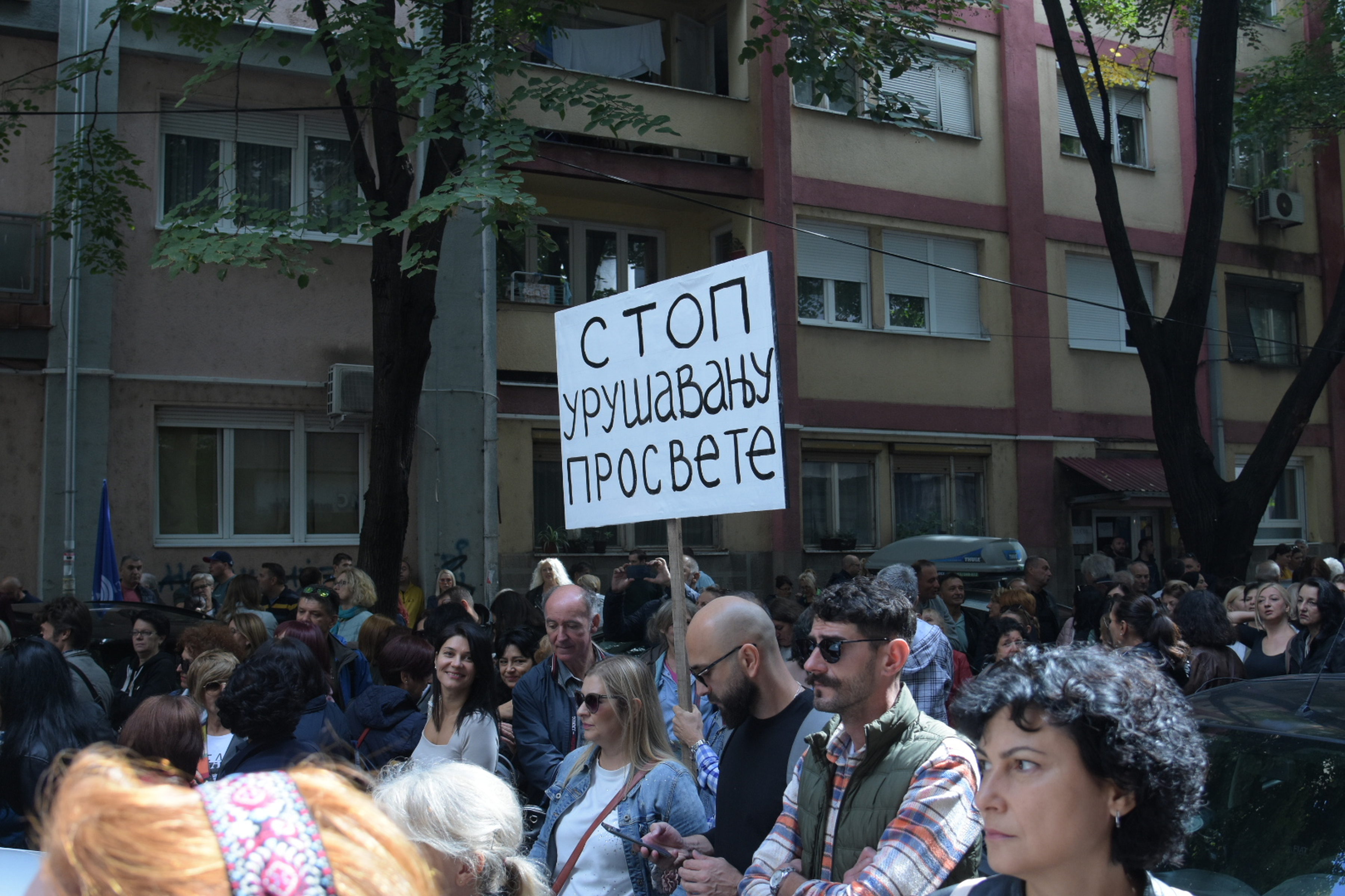 United under the banner of the struggle for the rights of employees and the safety of children, the educational workers of the Nisava District gathered in front of the Nisava Administrative District, and then they walked to the center of Nis.
