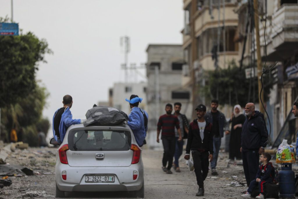Palestinians transport a body they recoverd in the Shati refugee camp on Saturday, Nov. 25, 2023. on the second day of the temporary ceasefire between Hamas and Israel. (AP Photo/Mohammed Hajjar)