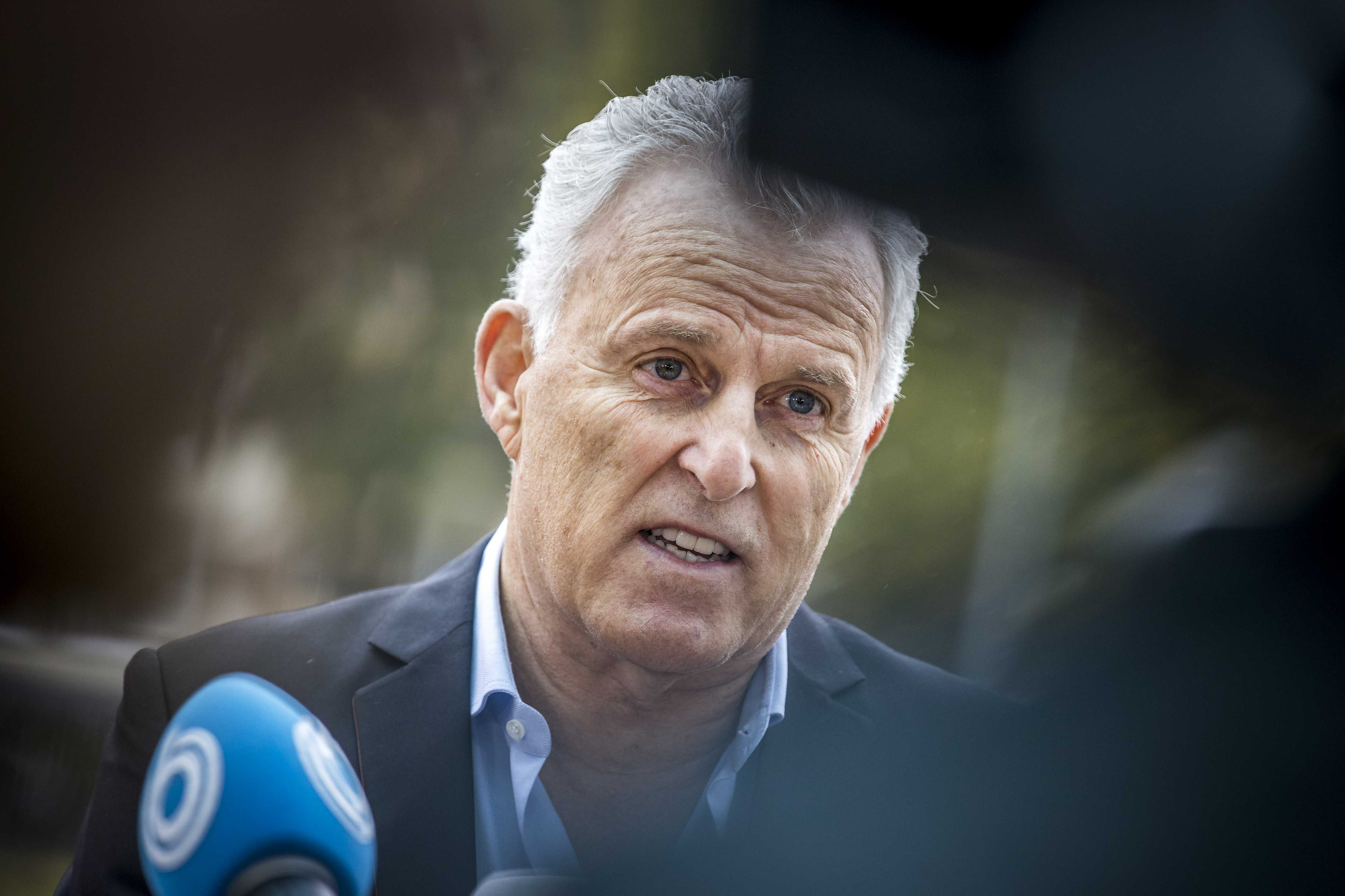 Dutch journalist Peter R de Vries shot and wounded in Amsterdam