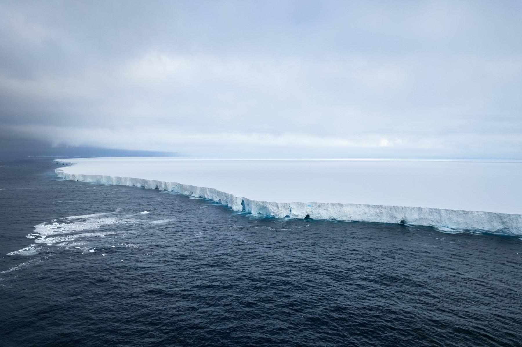 ICEBERG A23A : The largest iceberg in the world