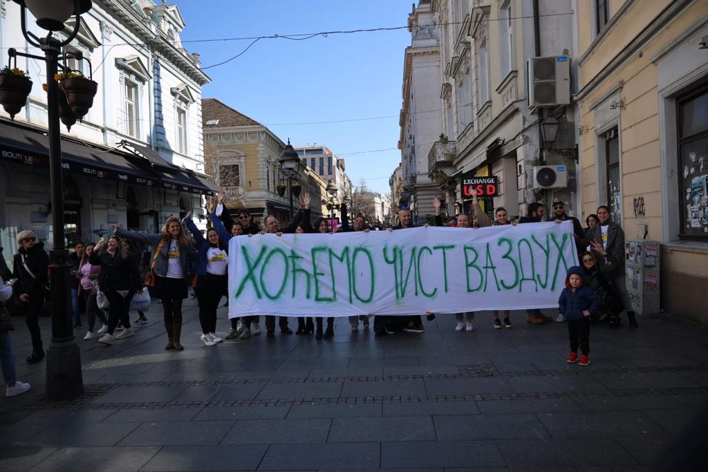 Rešenje za zagađenje: aktivisti "Kreni-Promeni" u Vranju, Nišu i Beogradu organizovali performans