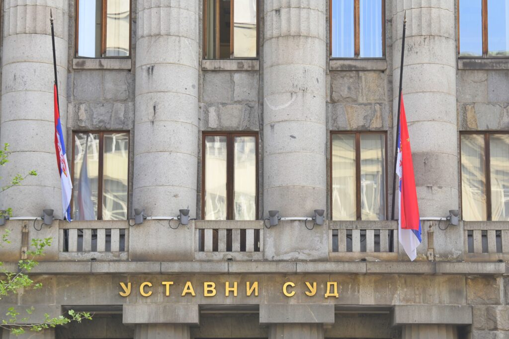 Beograd, 05.05.2022. Ustavni sud,,Dan žalosti. Zastave na pola koplja, zastava Foto: Goran Srdanov/Nova.rs