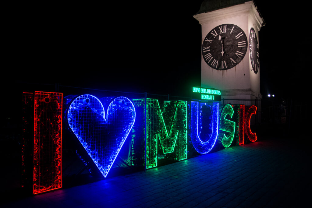 Više od 15.000 iskorišćenih aluminijuskih limenki za piće je sakupljeno tokom 4 dana trajanja EXIT festivala i poslato je na reciklažu. U saradnji sa projektom „Svaka limenka se računa“,