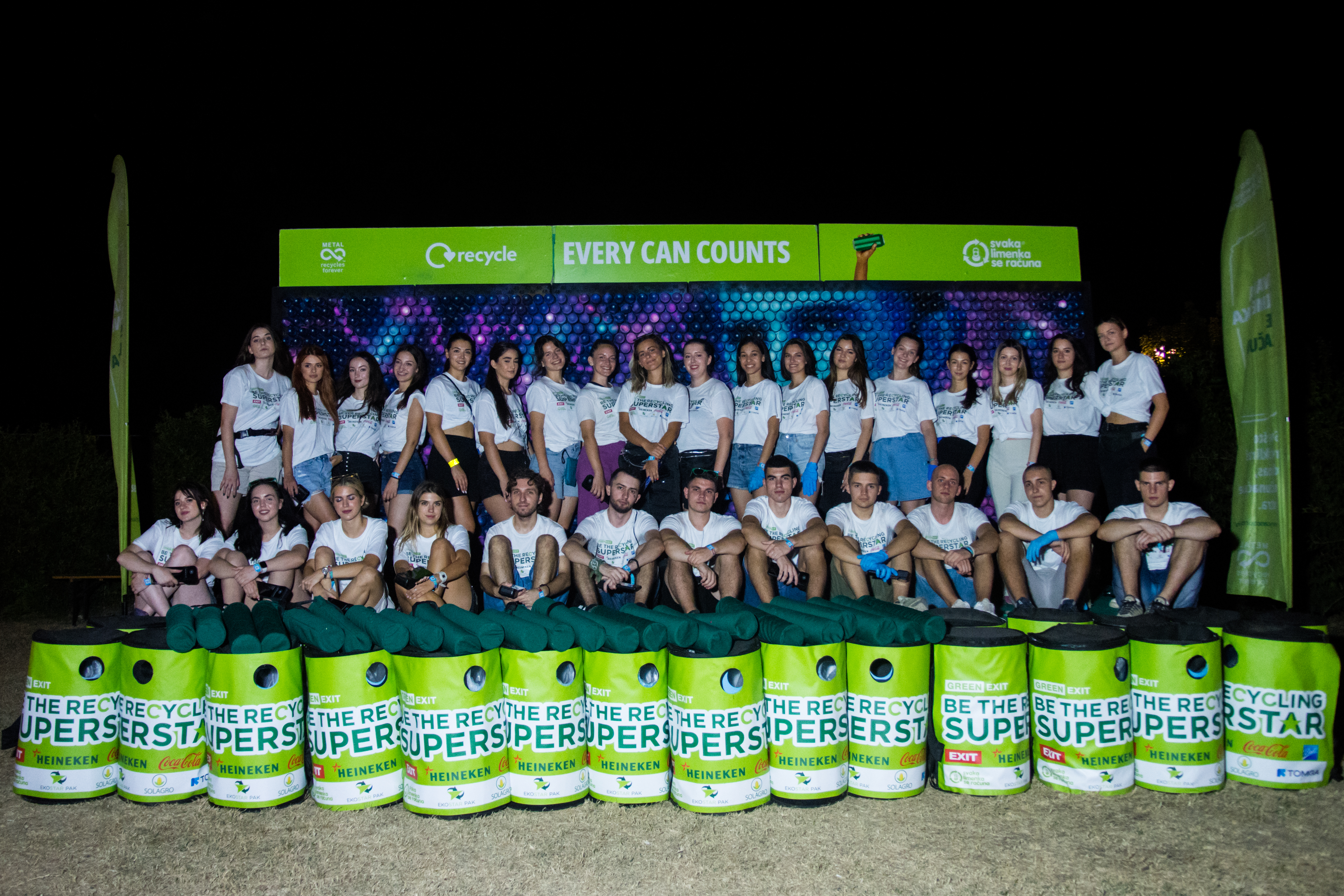 Više od 15.000 iskorišćenih aluminijuskih limenki za piće je sakupljeno tokom 4 dana trajanja EXIT festivala i poslato je na reciklažu. U saradnji sa projektom „Svaka limenka se računa“,