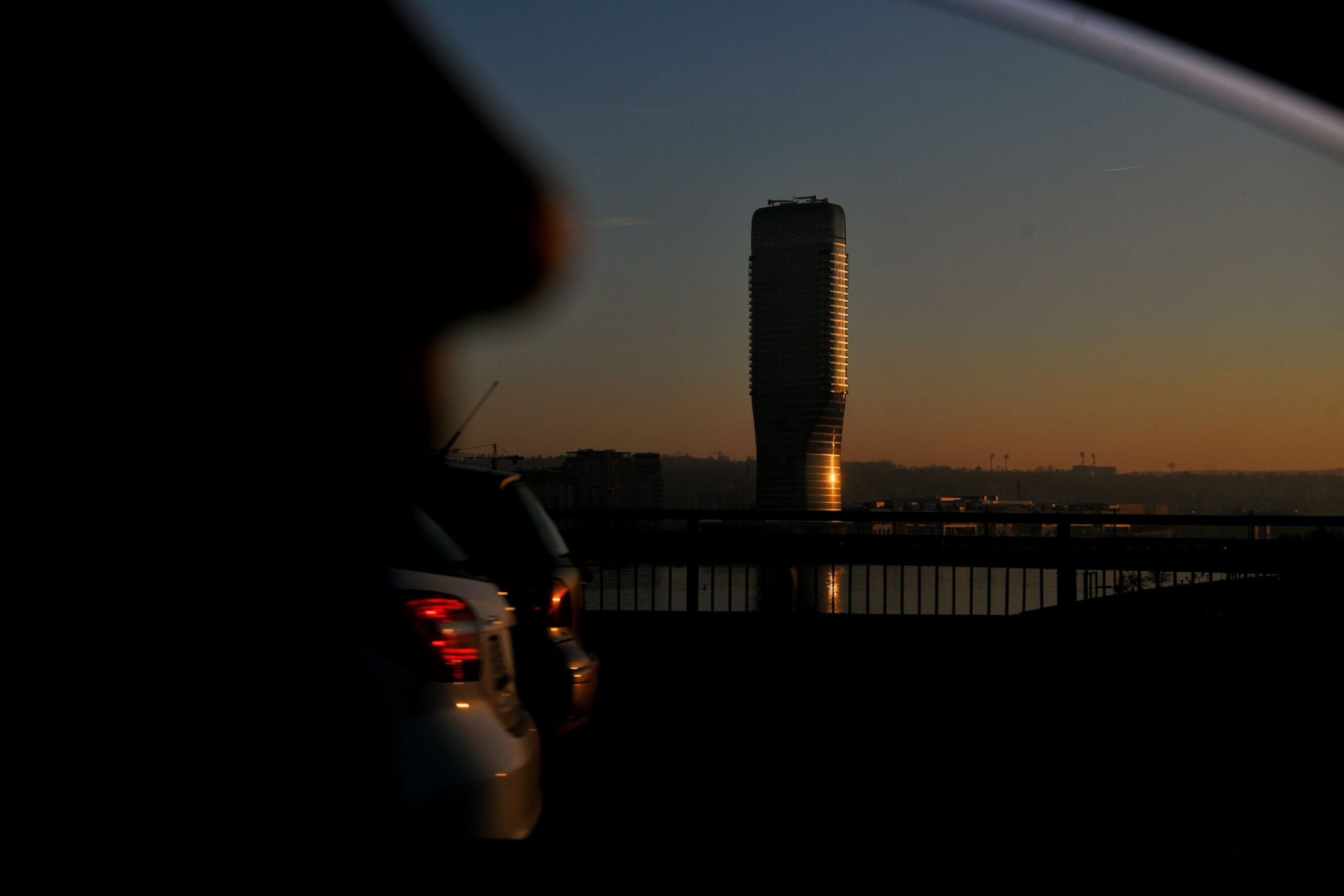Beograd 19.12.2023. Grad, sumrak, zalazak sunca, zima, vremenska prognoza, topla zima, zagađenje, zagadjenje, vazduh, pokrivalica, ilustracija, fičer Foto: Filip Krainčanić/Nova.rs