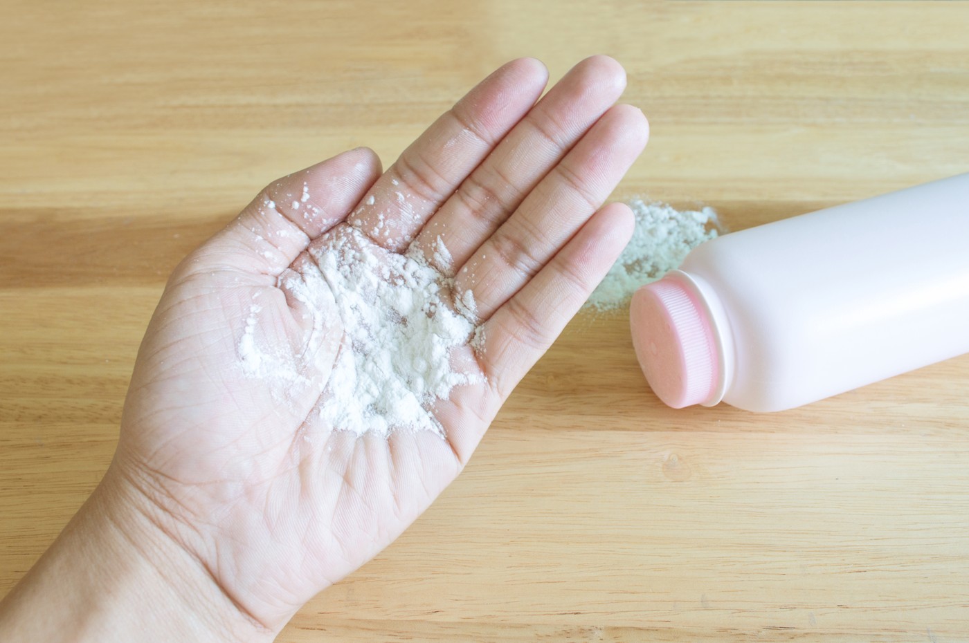 Baby talcum powder on hand wooden background,Image: 305136247, License: Royalty-free, Restrictions: , Model Release: no, Credit line: nueng udoke / Panthermedia / Profimedia