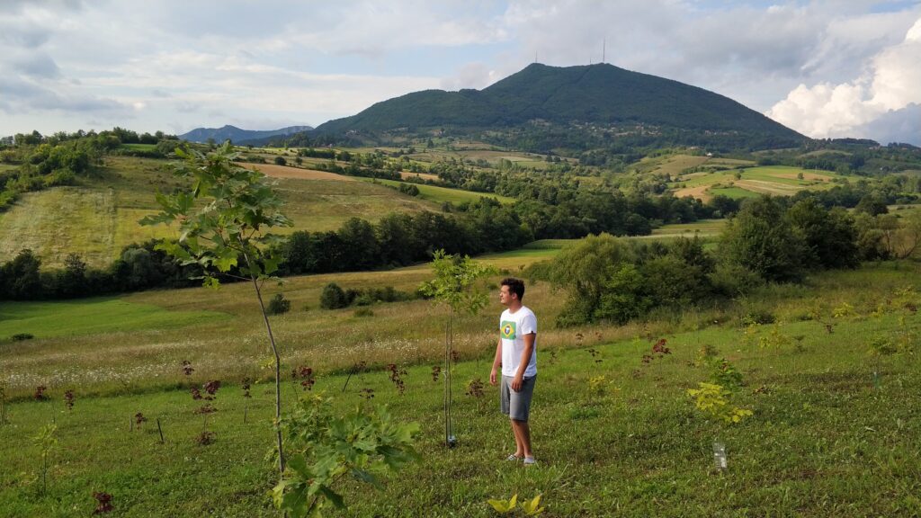 Stefan Drljača iz Čačka koji je pre nekoliko godina zasadio šumu, Čačak, šuma Foto: Privatna arhiva