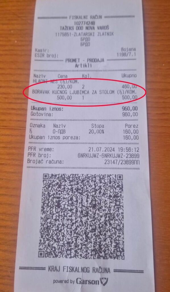 500 dinara za ljubimca, vlasnik hotela Željko Topalović, vlasnik hotela „Zlatarski zlatnik“, za Nova.rs oBjasnio stavku na fiskalnom računu
„boravak kućnog ljubimca za stolom“, koja u ovom hotelu iznosi 500 dinara.