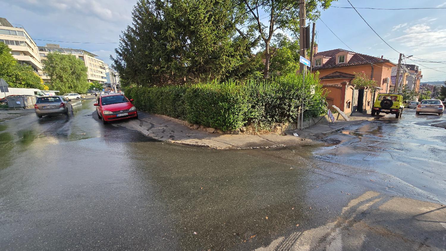 stanari ulice Živka Davidovića na Zvezdari već duže vreme imaju problem sa kanalizacijom koja se neprekidno izliva kod Pašine česme, na platou ispred stambenih zgrada  Foto: FoNet/Marko Dragoslavić