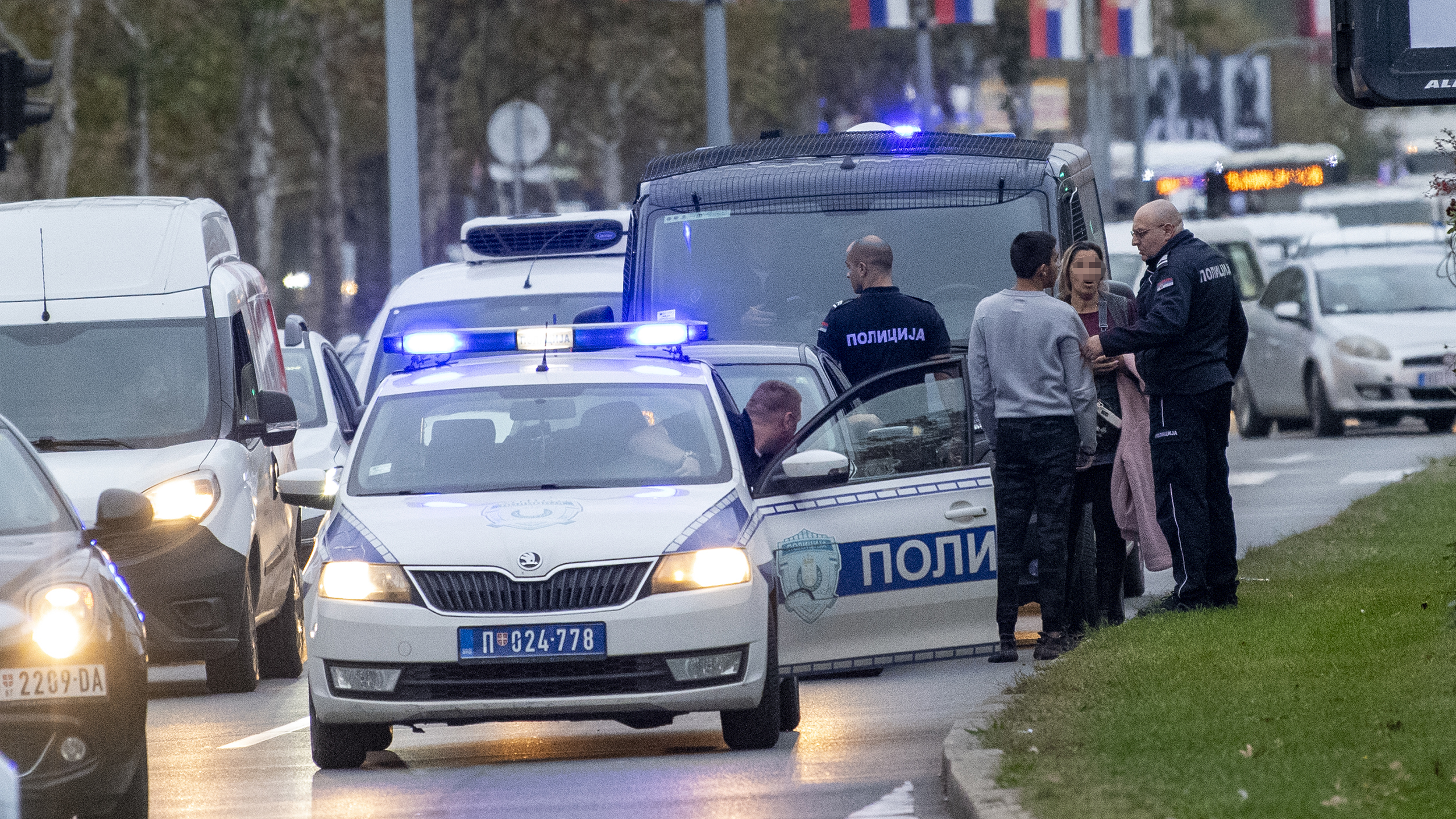 Beograd 14.11.2023. Hapšenje, policija, Bulevar Mihaila Pupina