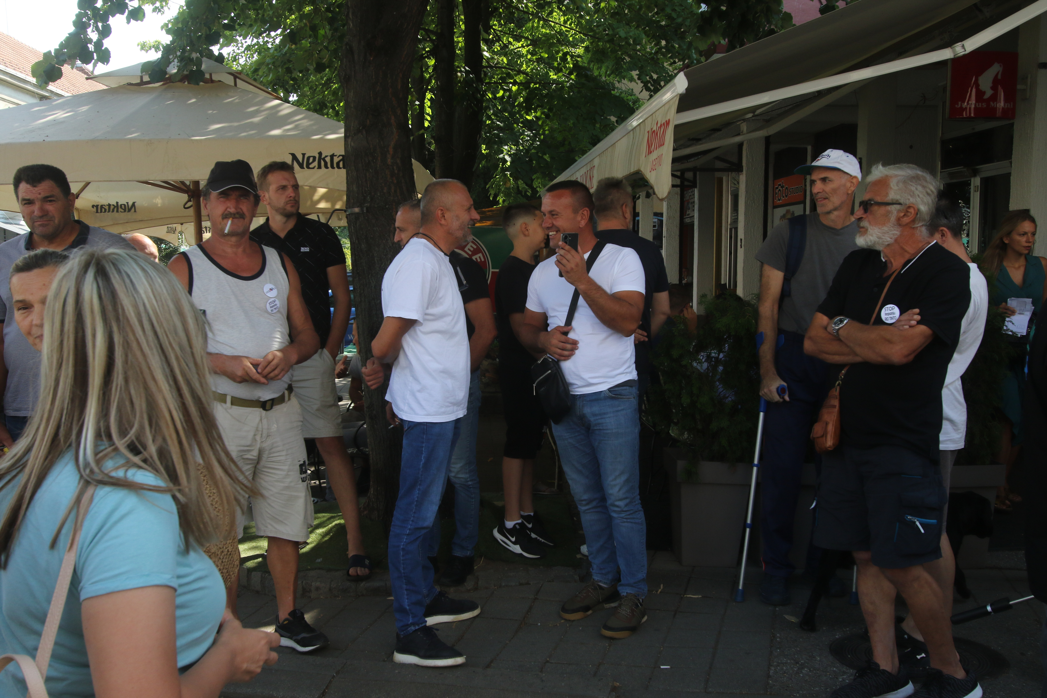 Protest gradjana koji ocekuju dnevni red u opstini Loznici povodom prostornog plana za grad Loznicu i projekta Jadar.