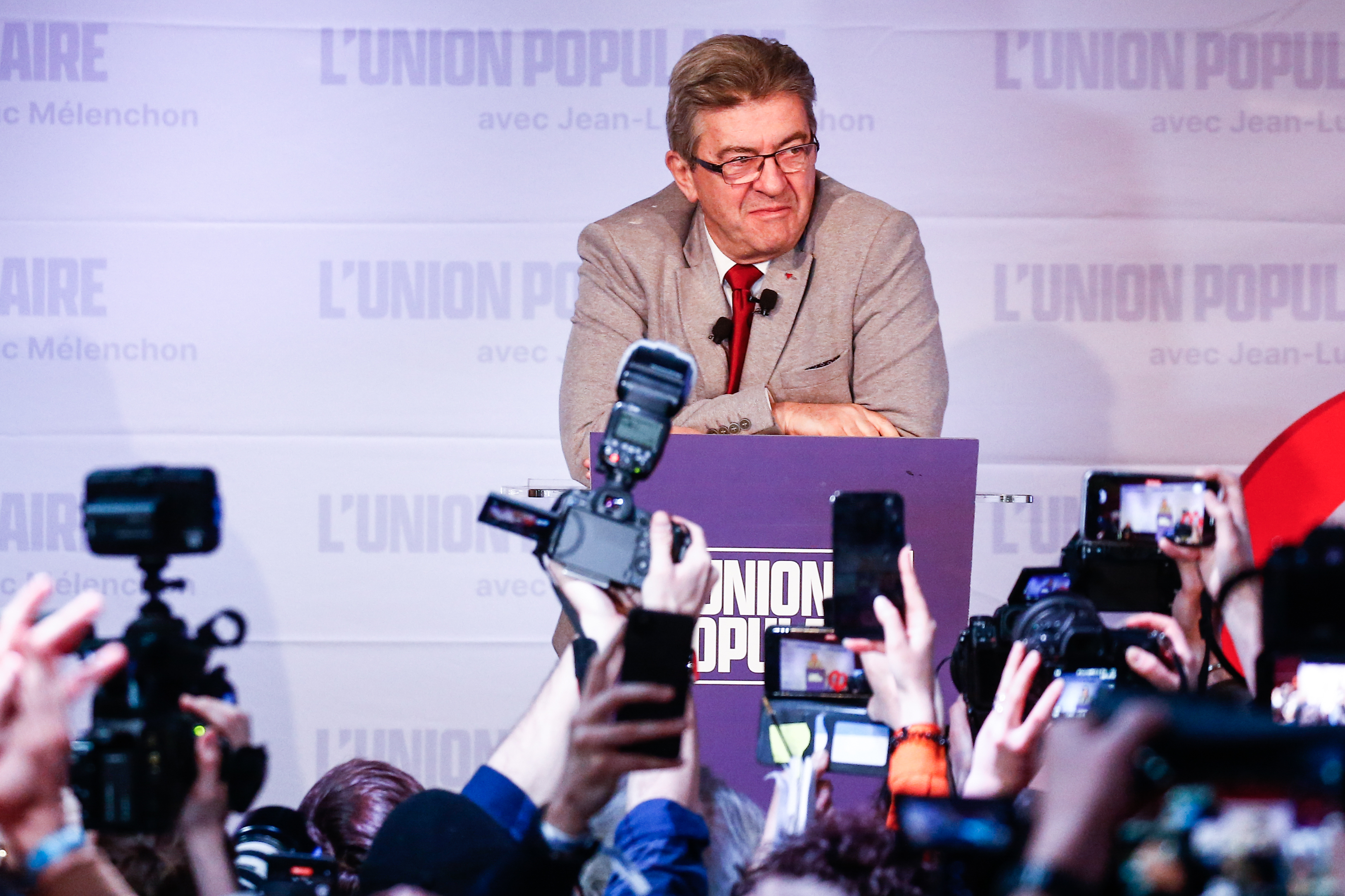 epa09883413 Presidential candidate of the La France Insoumise (LFI) party, Jean-Luc Melenchon (C) delivers a speech after results in the first round of the French presidential elections in Paris, France, 10 April 2022.  EPA-EFE/MOHAMMED BADRA