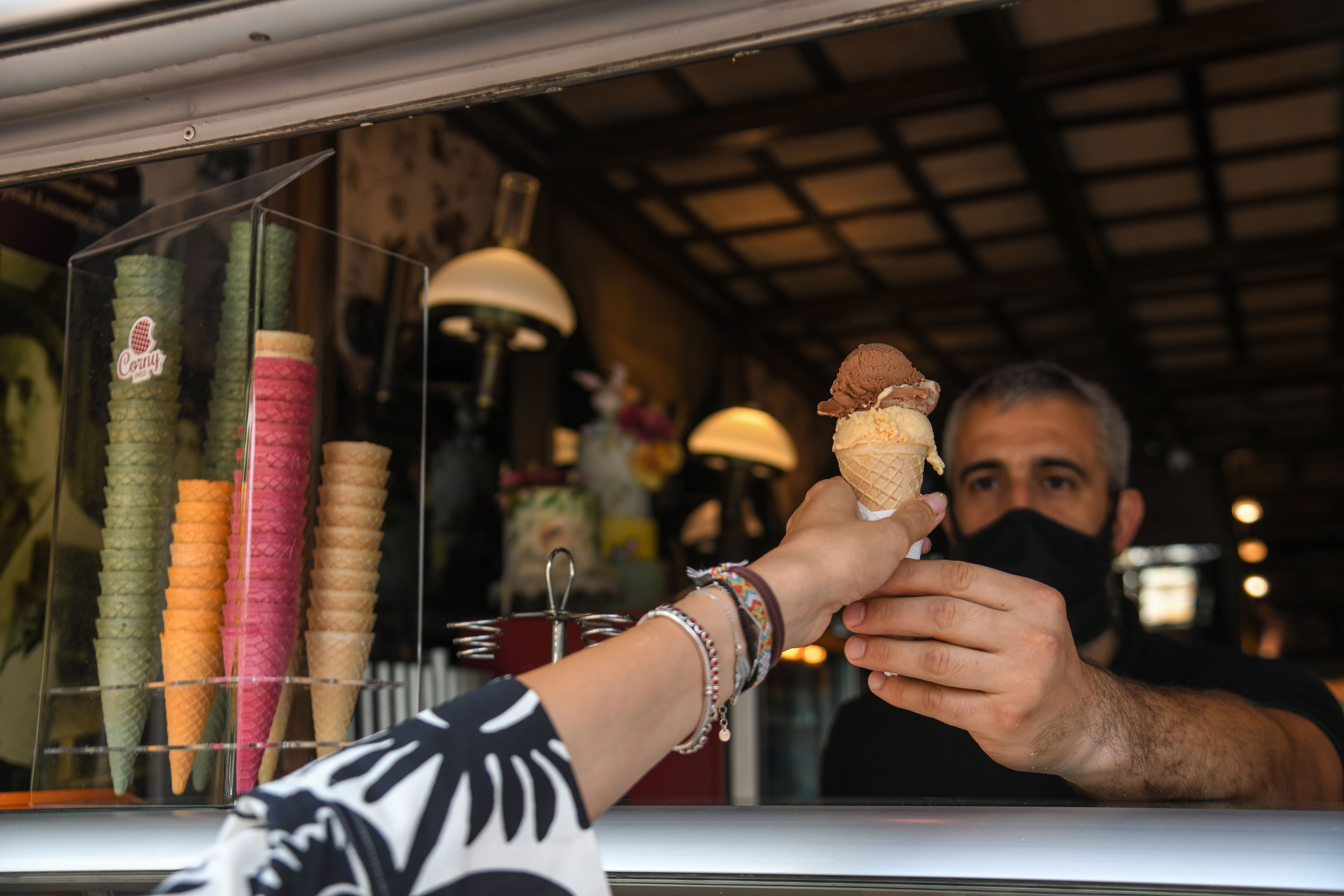 Beograd, 18.07.2021. Poslastičarnica Pelivan, sladoled, kugla sladoleda, kornet Foto: Nemanja Jovanović/Nova.rs