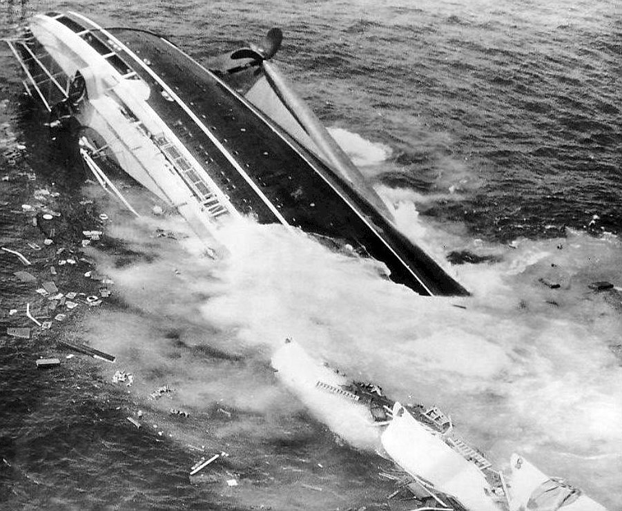1709724682-Andrea_Doria_sinking_2.jpg