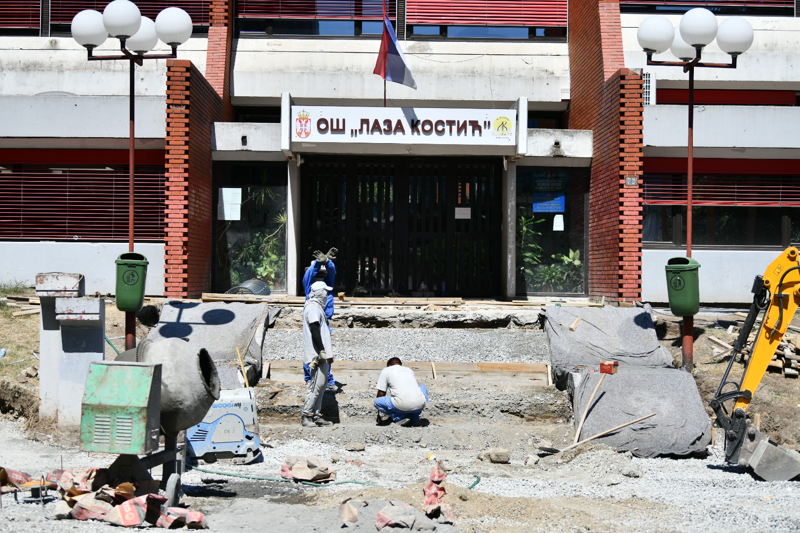 Beograd, 01.08.2024. Osnovna škola Laza Kostić na Novom Beogradu u Bloku 23, rekonstrukcija dvorišta škole, Foto: Vesna Lalić/Nova.rs
