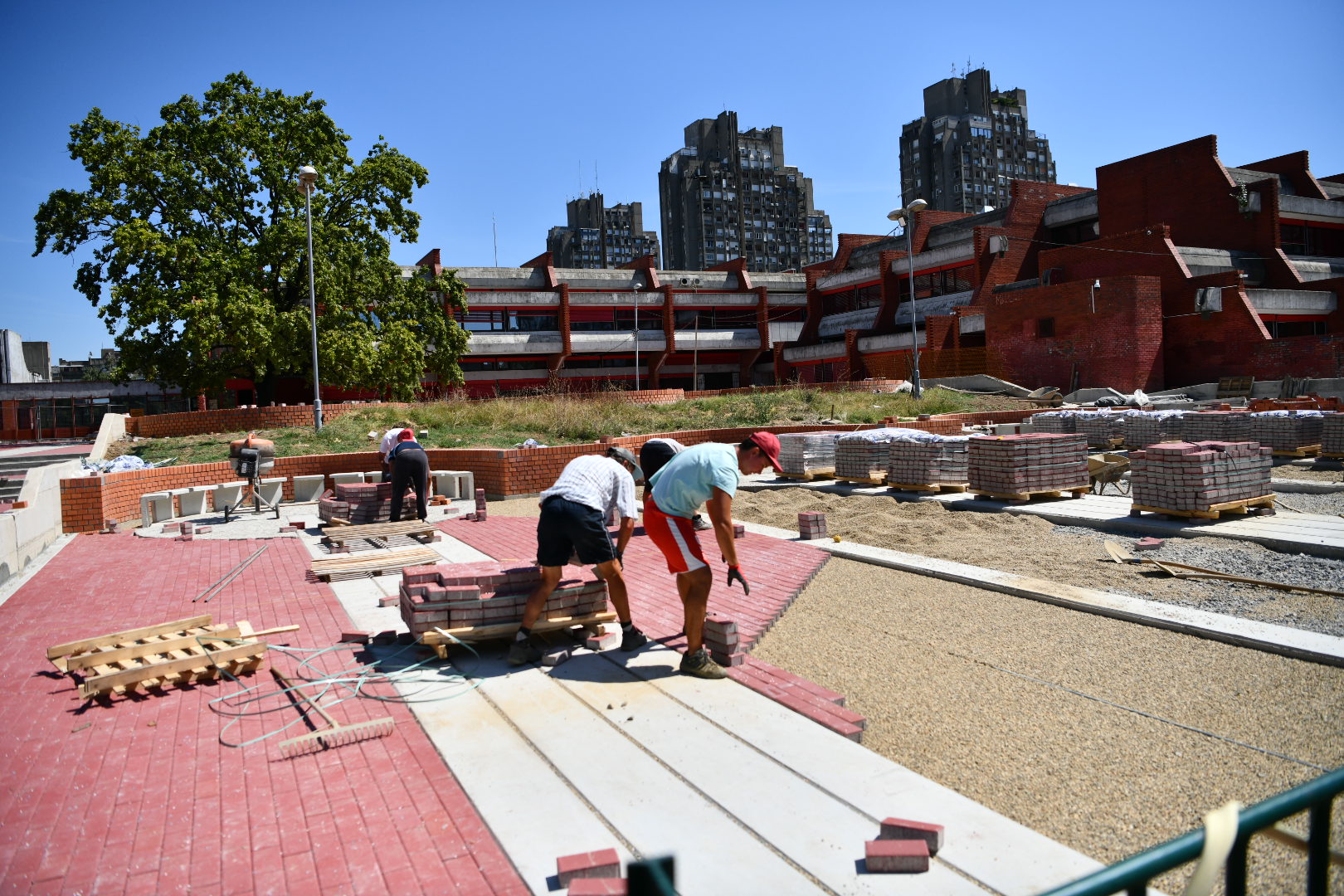 Beograd, 01.08.2024. Osnovna škola Laza Kostić na Novom Beogradu u Bloku 23, rekonstrukcija dvorišta škole, Foto: Vesna Lalić/Nova.rs