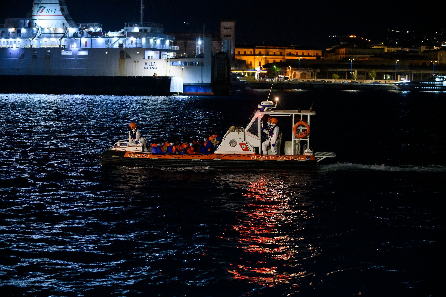 Geo Barents: MSF ship arrives in Messina with 10 bodies - 19 Nov 2021