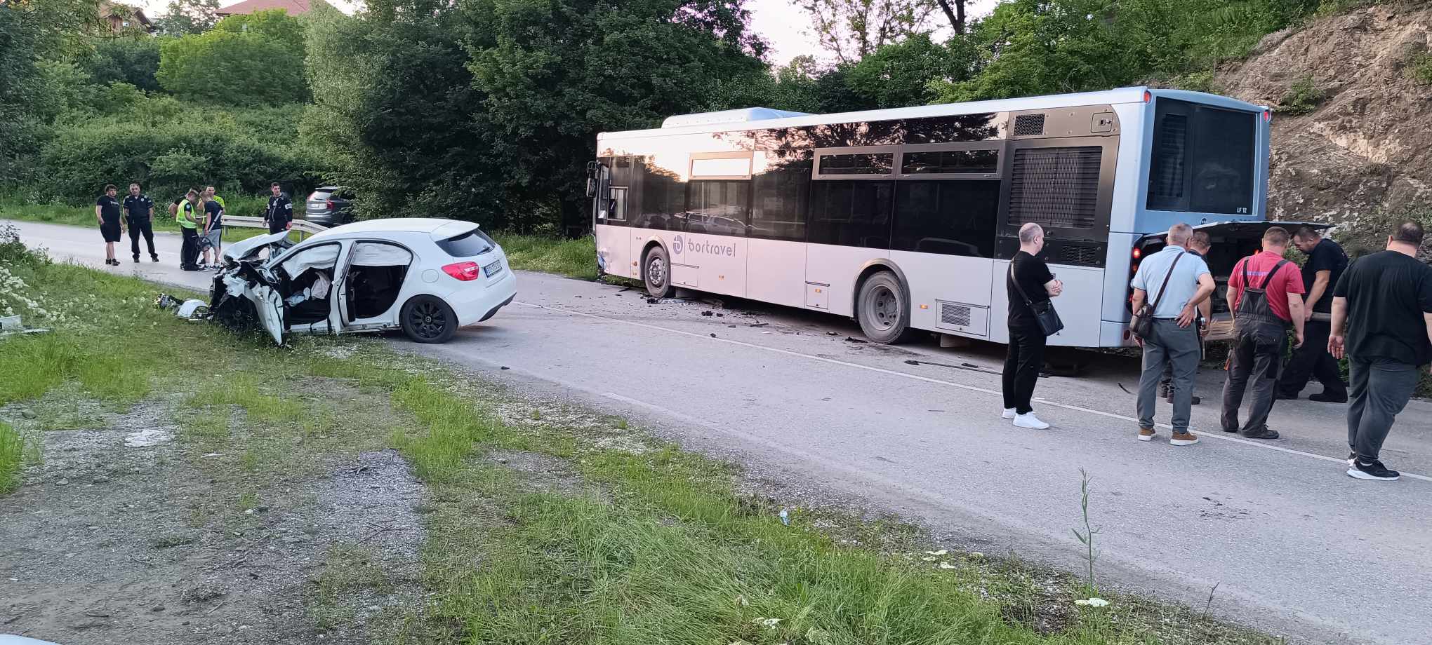 Lana Zlatić, Bor, nesreća, saobraćajna nesreća
L. Z. (18) podlegla je povredama u borskoj Opštoj bolnici zadobijenih u teškoj saobraćajnoj nesreći koja se u nedelju dogodila nedaleko od skretanja za Banjsko Polje kod Bora.