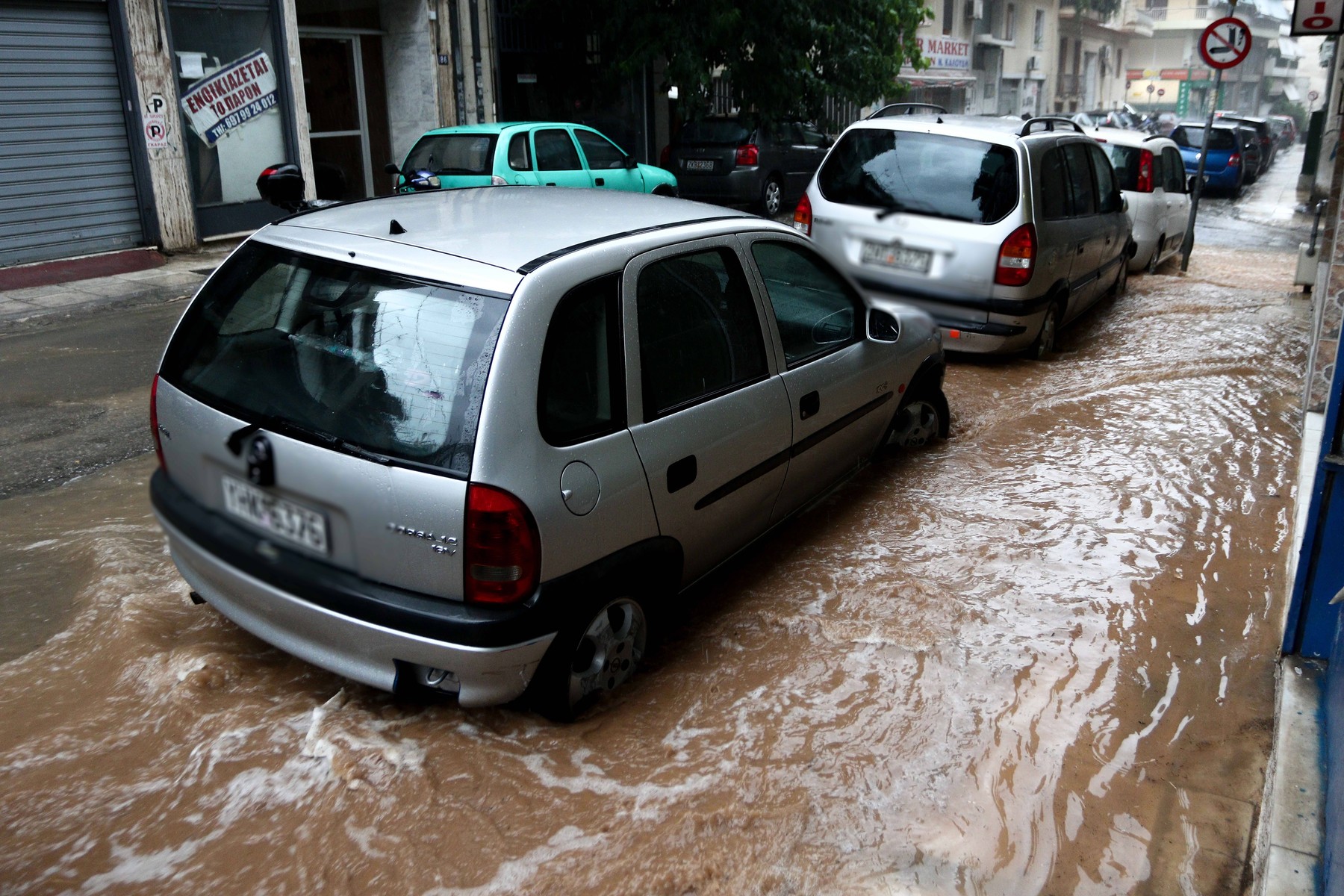 Griechenland - Athen, Überschwemmungen nach schwerem Sturm und Wassermassen durch Regenfälle. Momentaufnahme in Athen, A
