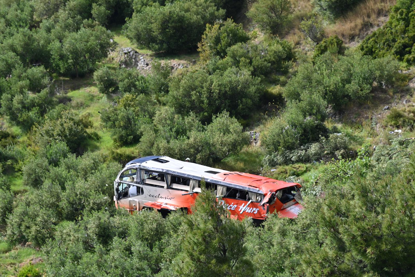 24.04.2024., Krvavica - U Krvavici pored Makarske doslo je do slijetanja autobusa Duce Toursa. U autobusu nije bilo putnika. Photo: Matko Begovic/PIXSELL