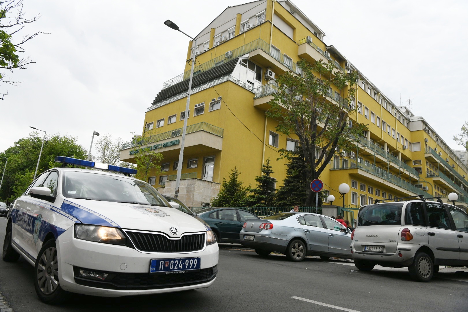Beograd 03.05.2023. Tiršova posle pucnjave u Osnovoj školi Vladislav Ribnikar na Vračaru. Policija. Univerzitetska dečija klinika Tiršova Foto: Vesna Lalić/Nova.rs