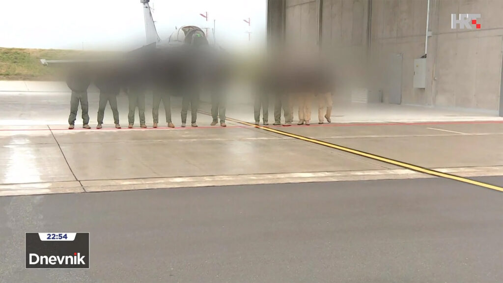 lica hrvatskih vojnih pilota zamagljena na HRT-u