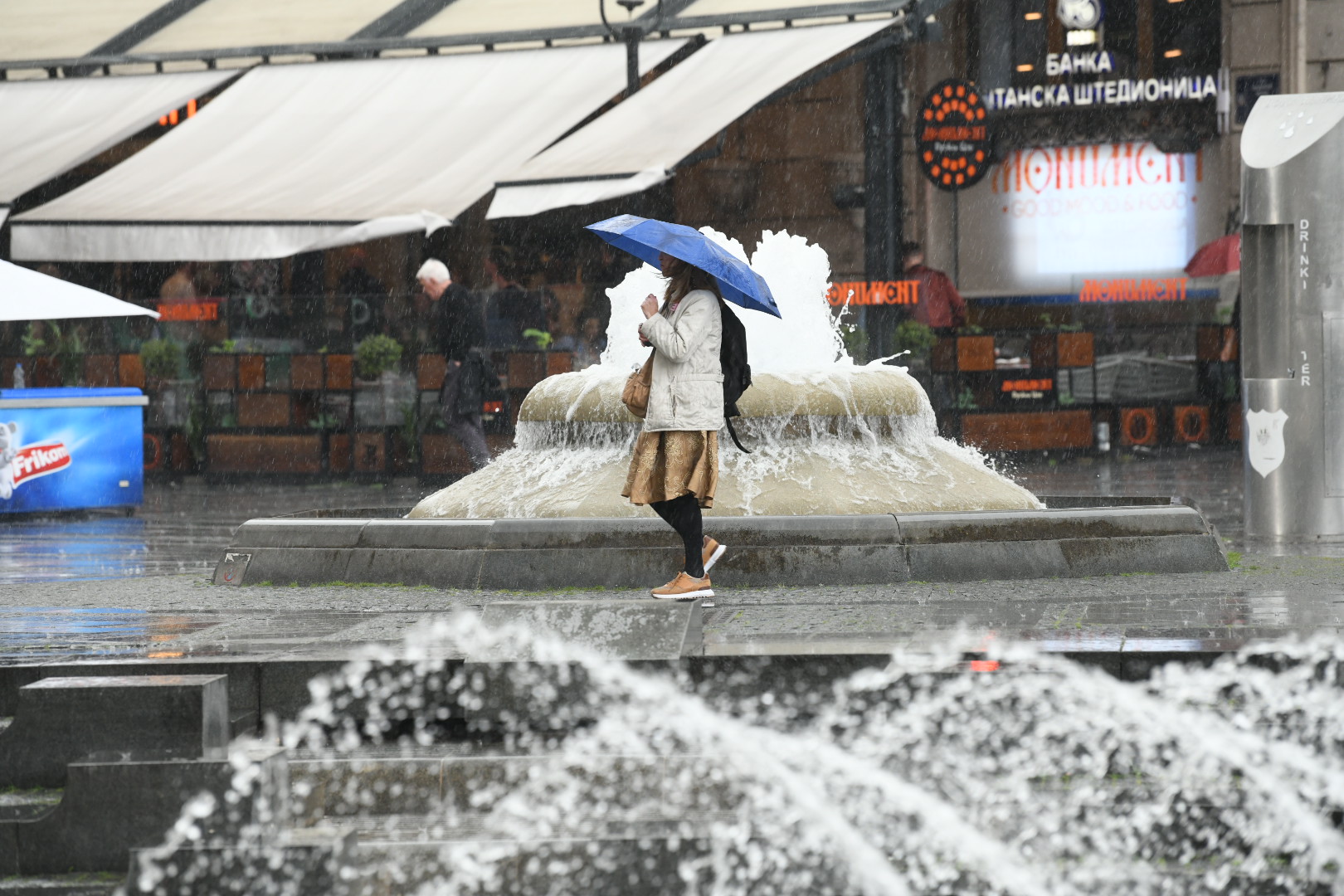 Beograd, 30.04.2023. pljusak, kiša, kišobran, vreme, vremenska prognoza, knez mihajlova ulica Foto: Vesna Lalić/Nova.rs