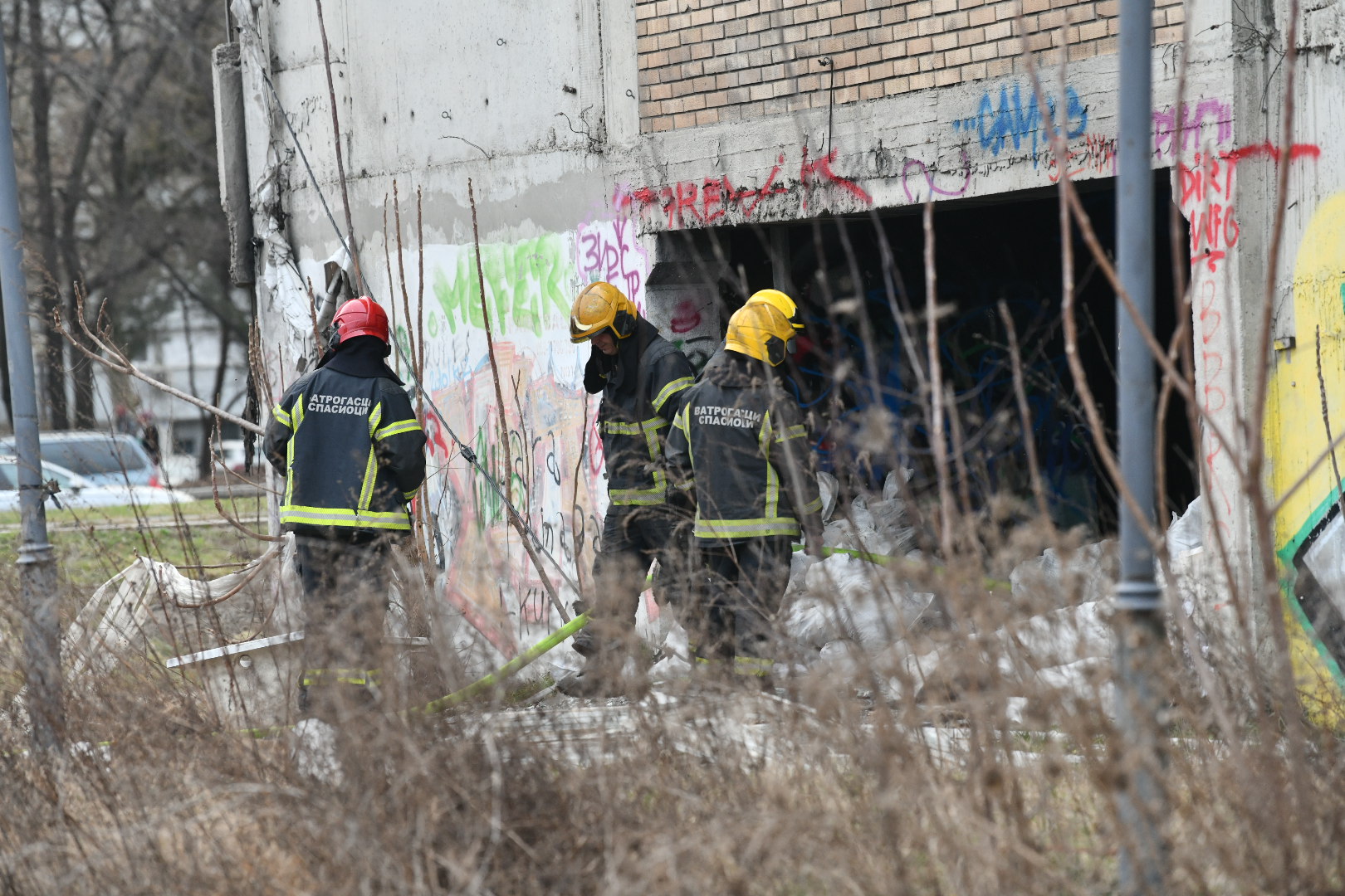 beograd 23.02.2024 napustena kod Studentskog grada pozar vatrogasci