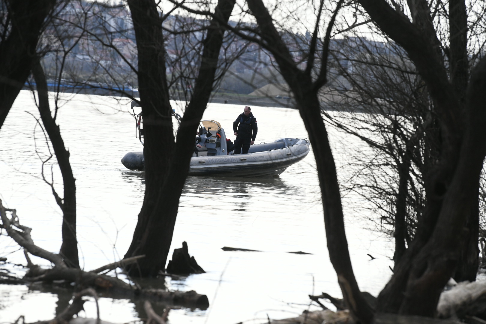 Beograd 21.03.2023. Mesto gde je isplivalo telo jednog od četvorice mladića koji su ispali iz čamca. Reka, Dunav, isplivalo telo, čamac, hronika Foto: Vesna Lalić/Nova.rs