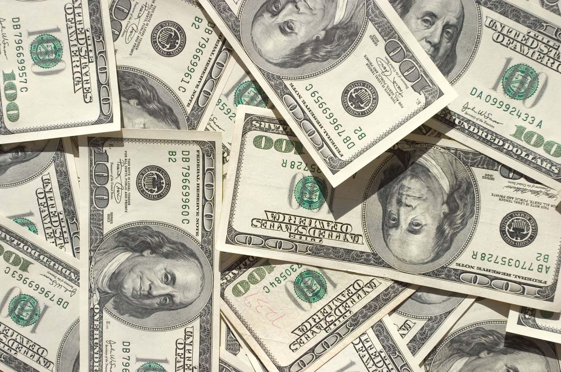 5000 dollars in cash in One hundred american currency Dollars