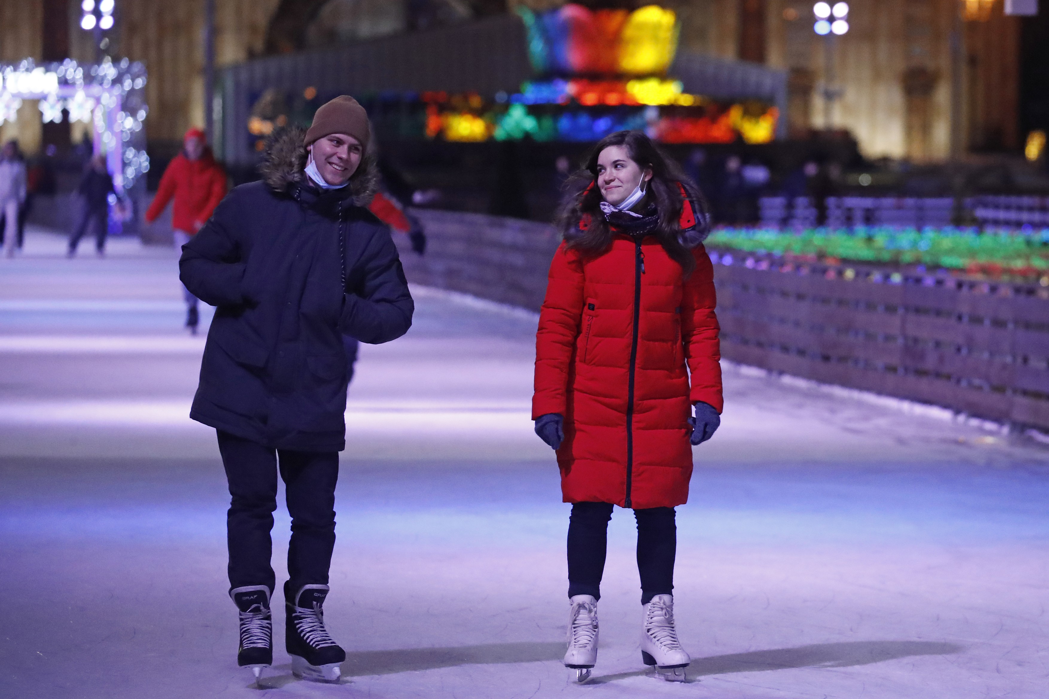 MOSCOW, RUSSIA - DECEMBER 6, 2020: A man and a woman ice skate at a rink at VDNKh Exhibition Center. Artyom Geodakyan/TASS,Image: 574085845, License: Rights-managed, Restrictions: , Model Release: no, Credit line: Artyom Geodakyan / TASS / Profimedia