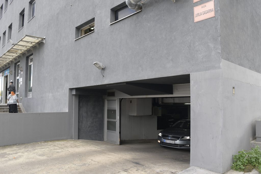 Beograd 12.09.2022. Garaza u kojoj je ubijen Goran Radoman