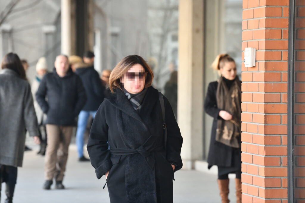 Beograd 30.01.2024. Roditelji ubijene dece. Viši sud, Palata pravde, suđenje, sudjenje roditeljima dečaka koji je počinio masakr u osnovnoj školi Vladislav Ribnikar Foto: Vesna Lalić/Nova.rs Miljana Kecmanović majka