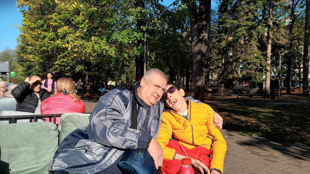 Sergej Petkov, dečak koji ima oštećenje kičme, kičma, bolesno dete Foto: Privatna arhiva