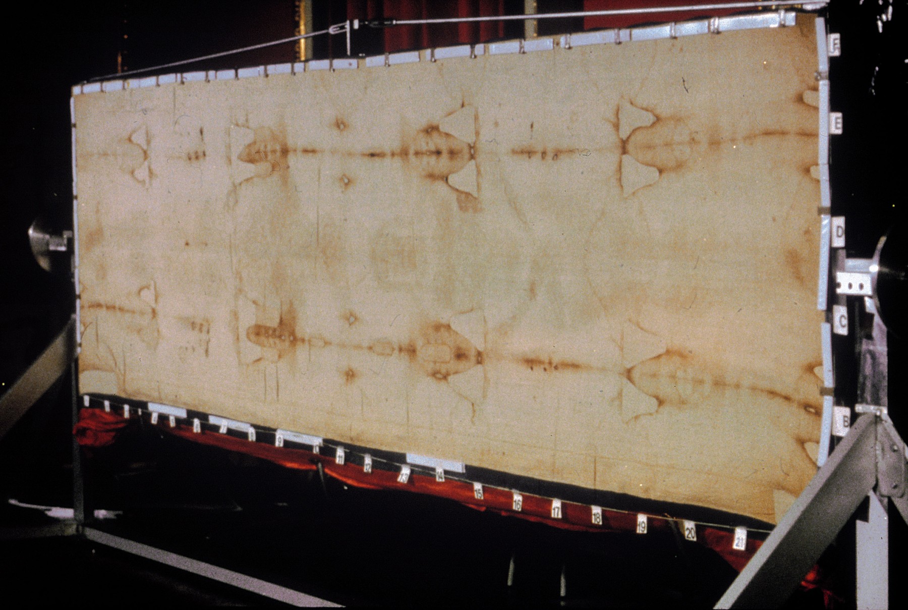 Turin Shroud, complete