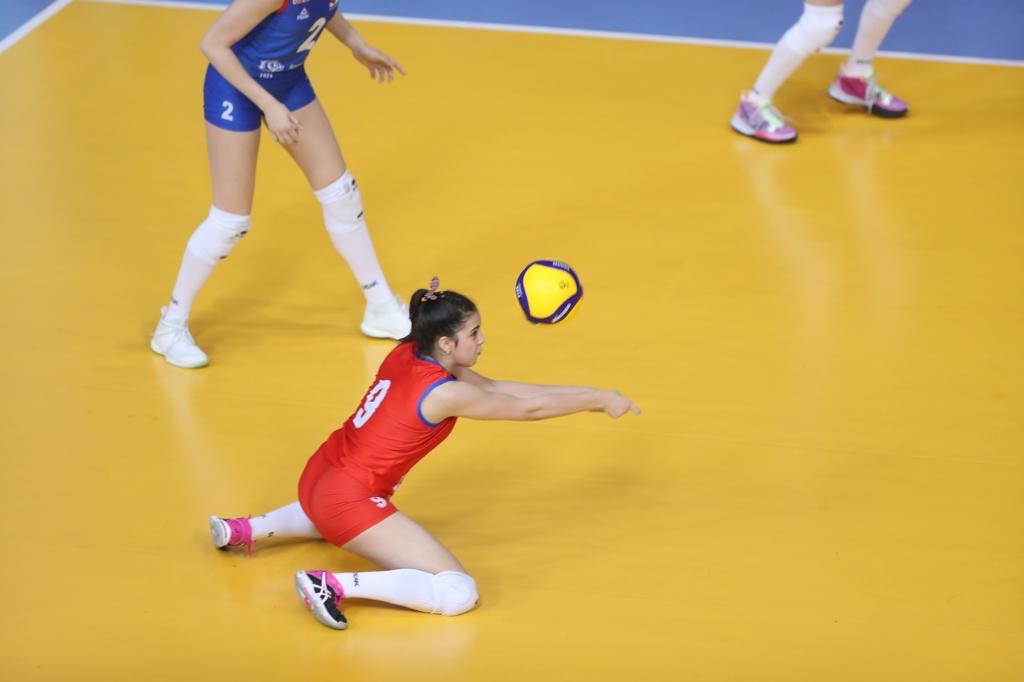 Danica Ružić, mlada odbojkašica, nesavesno lečnje, loše lečenje, unakažena noga Foto: Privatna arhiva