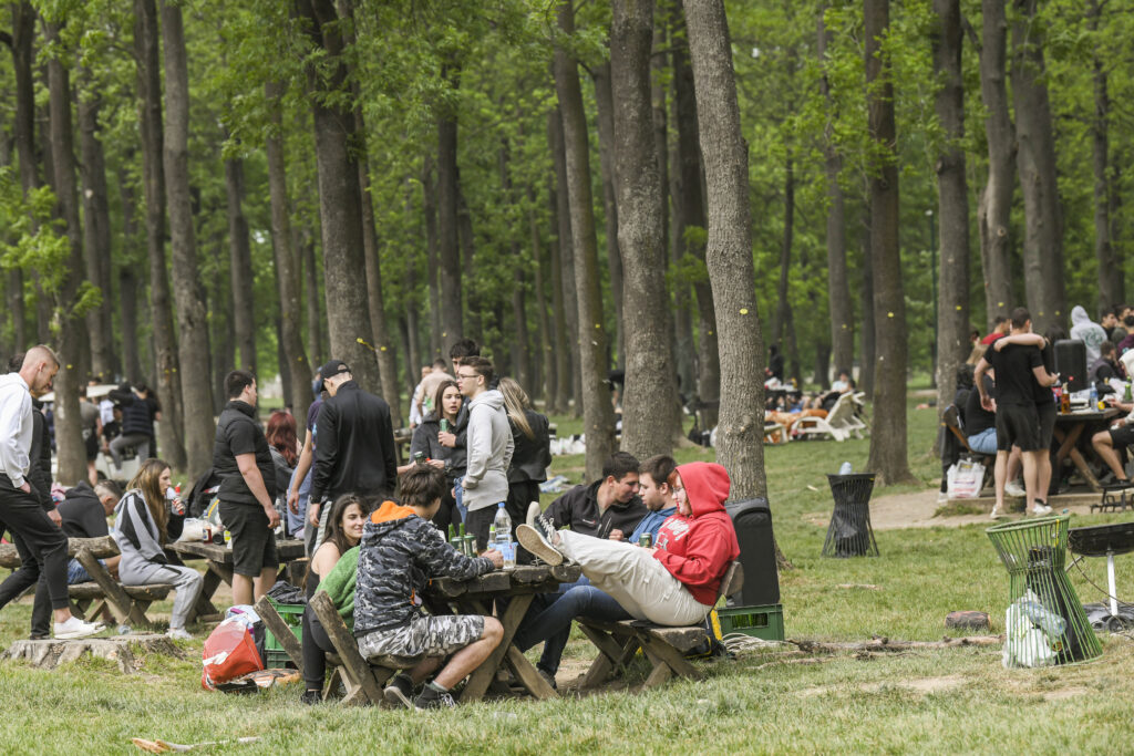 Beograd 01. maj 2024. Prvomajski uranak, tadicionalno okupljanje građana u prirodi kraj rostilja povodom Međunarodnog praznika rada, 1. maja Foto:Goran Srdanov/Nova.rs