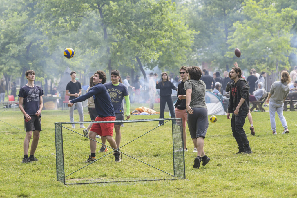Beograd 01. maj 2024. Prvomajski uranak, tadicionalno okupljanje građana u prirodi kraj rostilja povodom Međunarodnog praznika rada, 1. maja Foto:Goran Srdanov/Nova.rs